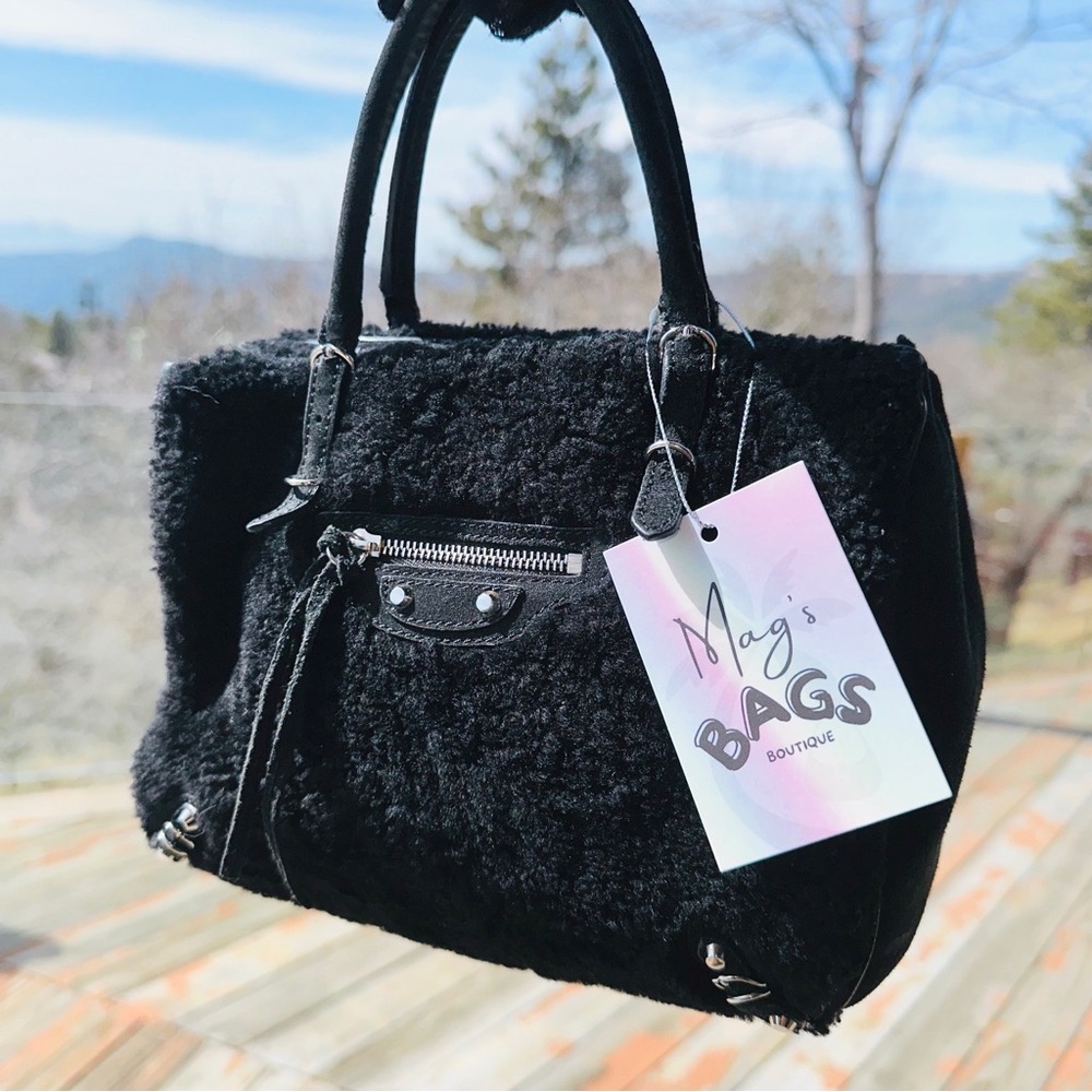 Balenciaga: Sherpa Suede Wool Shearling Mini Tote Bag (Black) - Picture 2 of 16